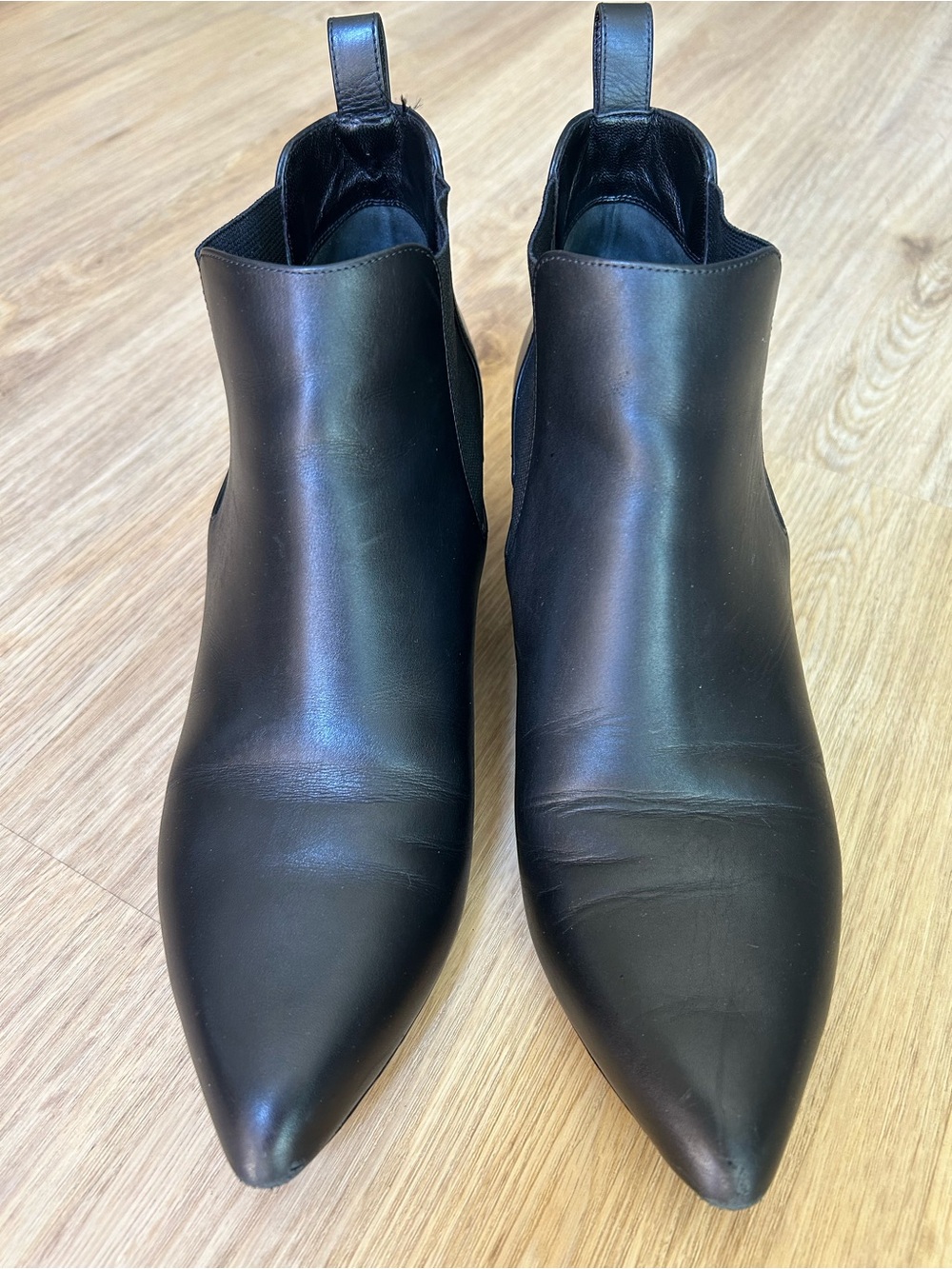 Vintage Gucci Black Pointed-Toe Leather Chelsea Ankle Boots